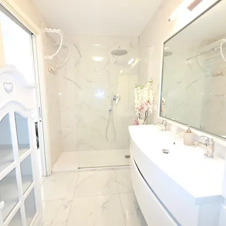 D'este Attico Con Piscina Rooftop Apartment Juan-les-Pins